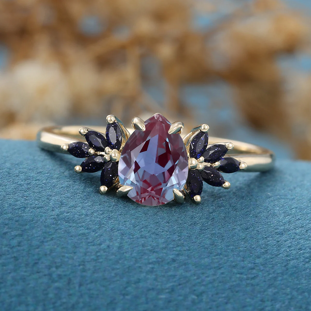 Pear cut Alexandrite Engagement ring - Image 4