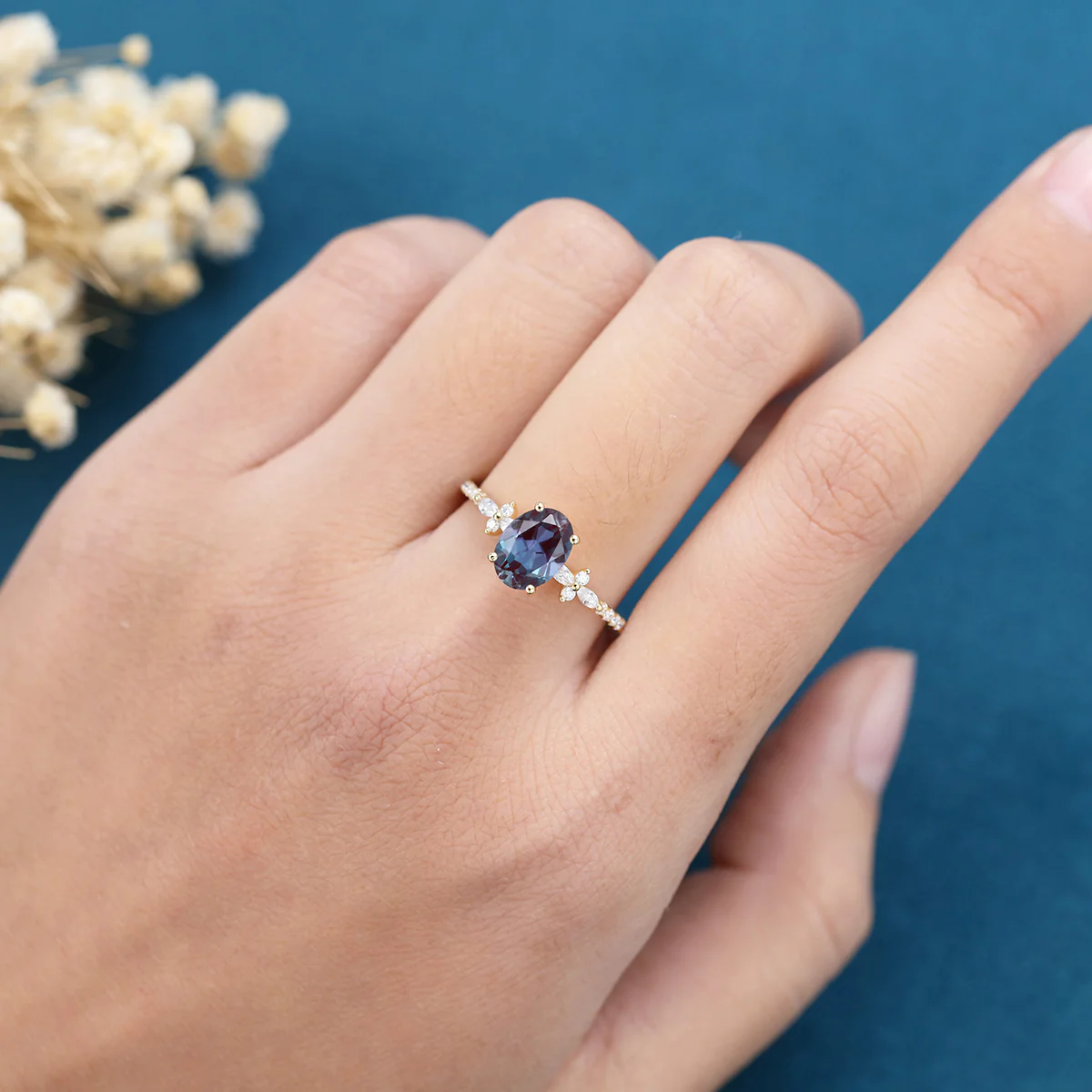 Oval cut  Lab Alexandrite | Diamond Engagement ring - Image 2