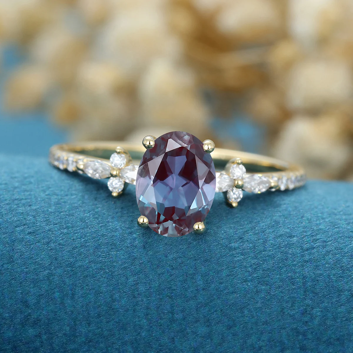 Oval cut  Lab Alexandrite | Diamond Engagement ring - Image 4