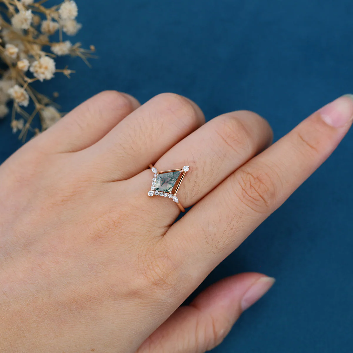 Kite cut Moss Agate Gold Engagement Ring - Image 2