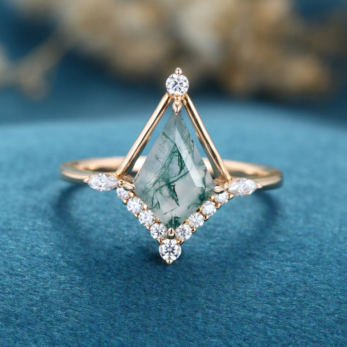 Kite cut Moss Agate Gold Engagement Ring - Image 7