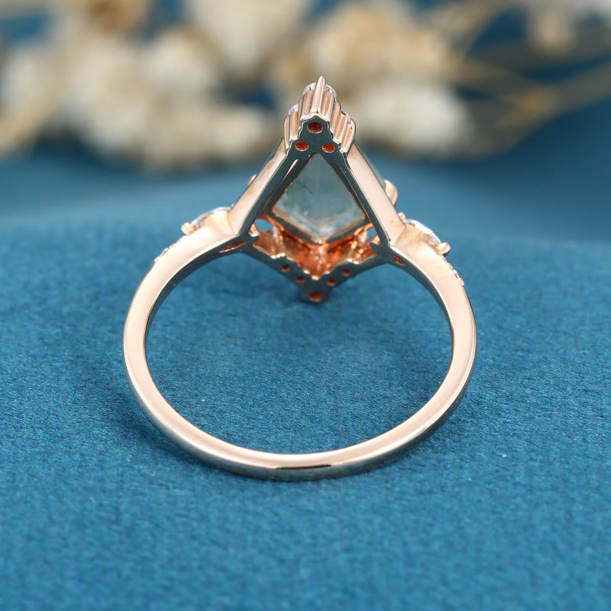 Kite cut Moss Agate Gold Engagement Ring - Image 5