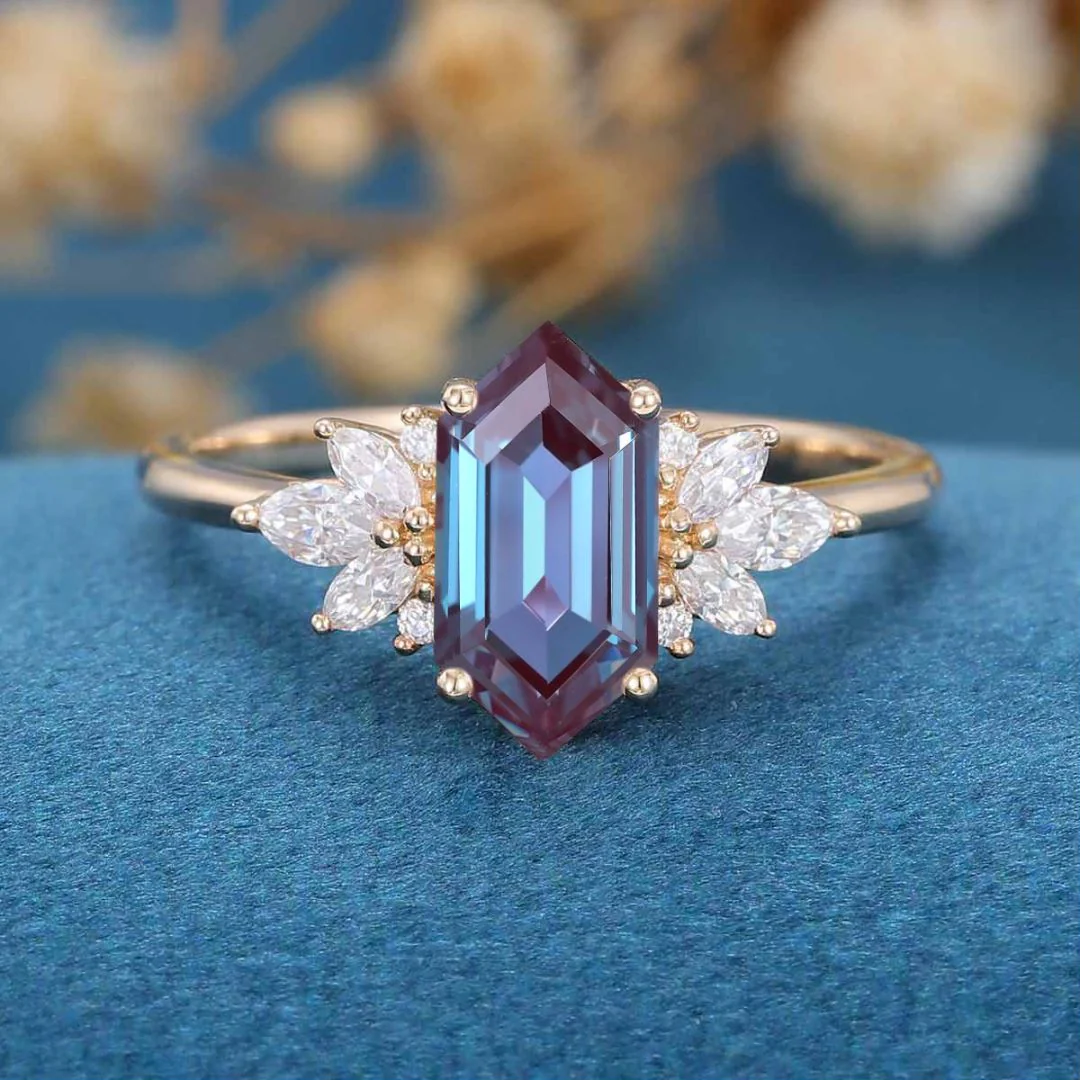 Long Hexagon cut Alexandrite | Diamond Engagement ring - Image 9
