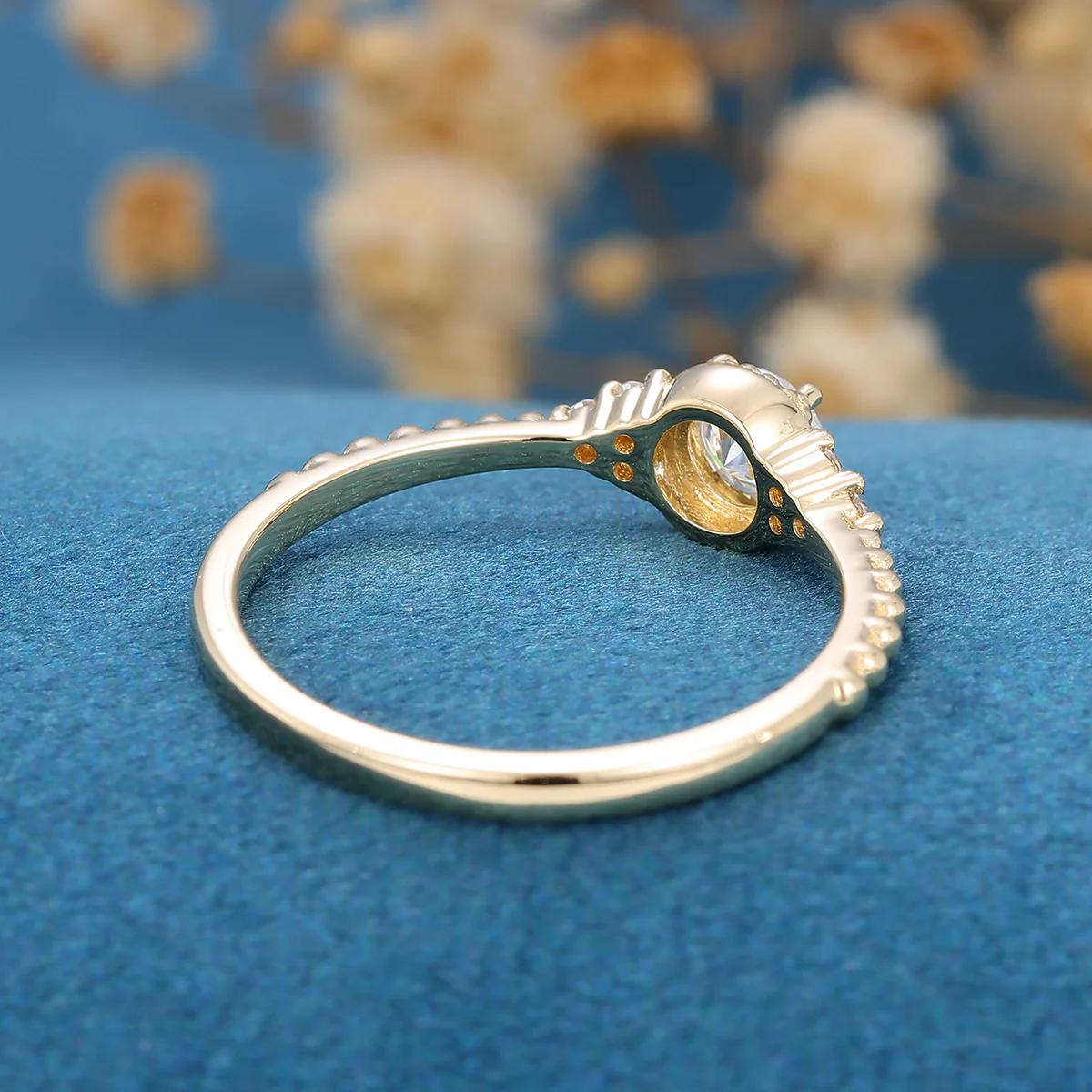 Round cut Moissanite Twisted Engagement Ring - Image 4