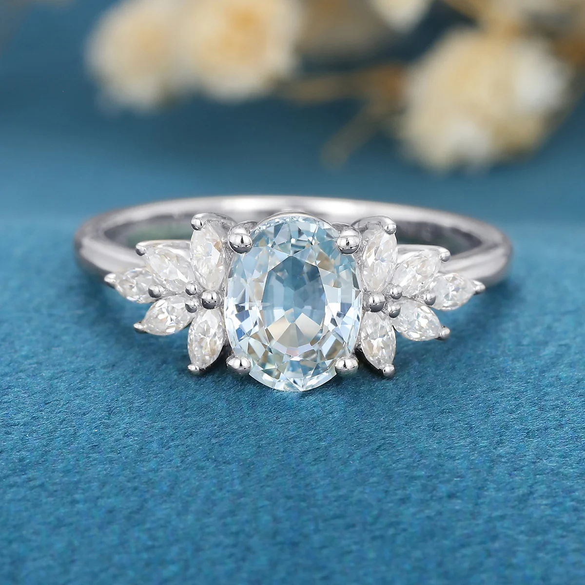 Oval cut Aquamarine Cluster Engagement ring - Image 10