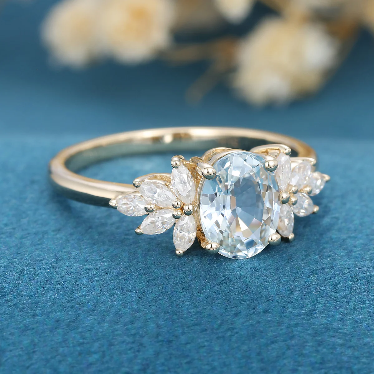 Oval cut Aquamarine Cluster Engagement ring - Image 5