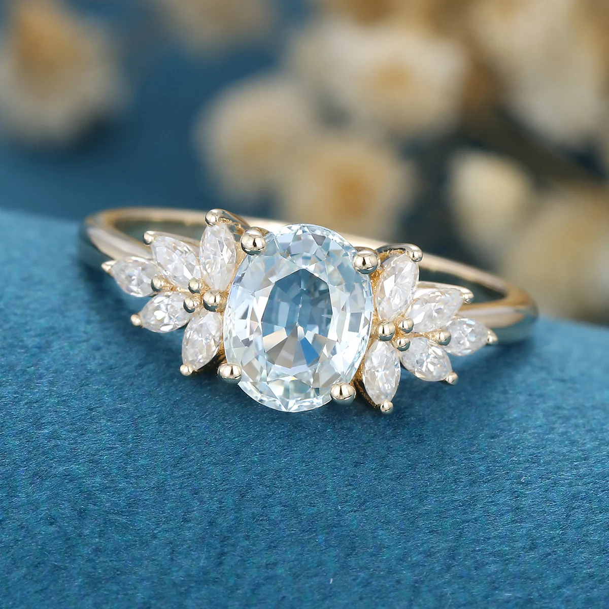 Oval cut Aquamarine Cluster Engagement ring - Image 6