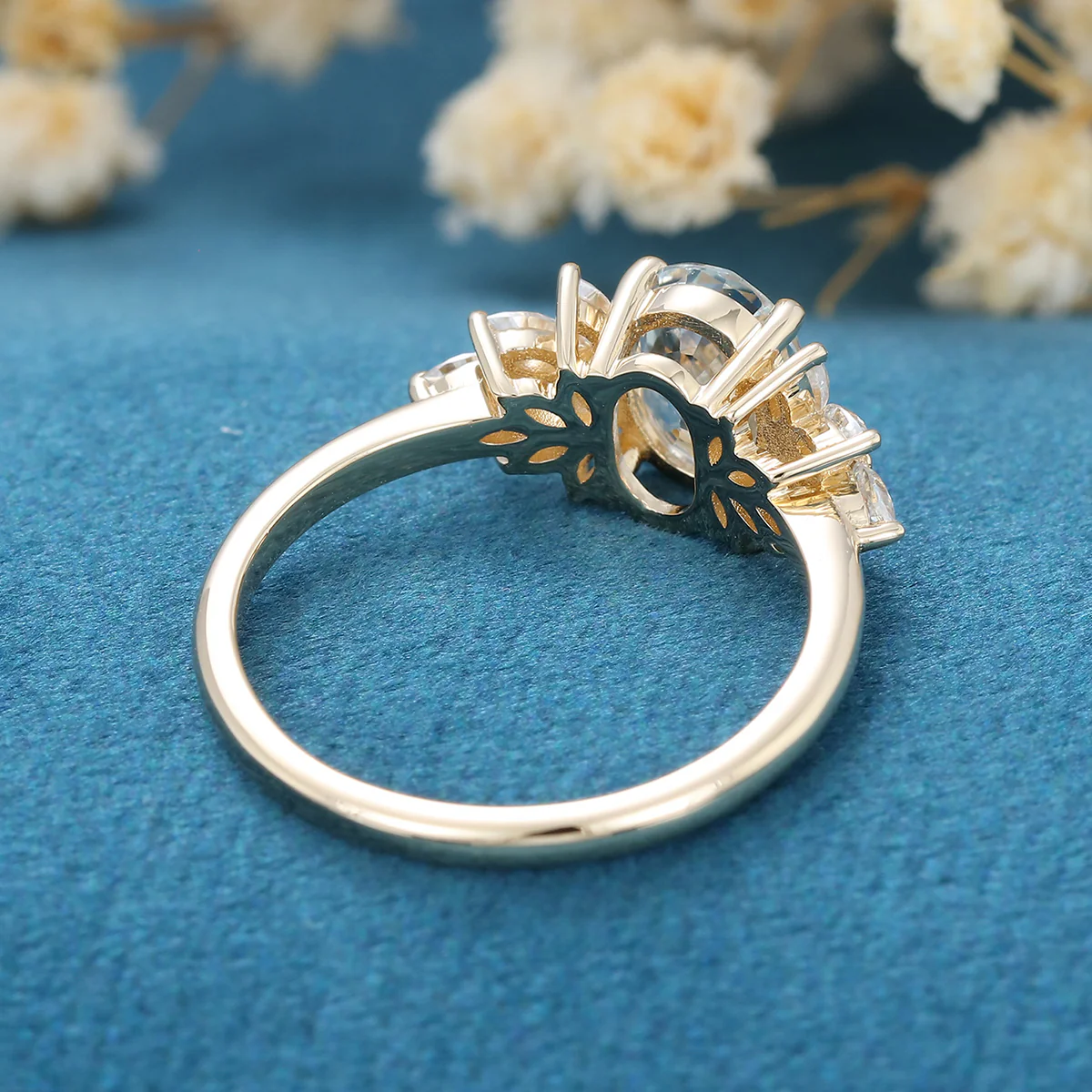 Oval cut Aquamarine Cluster Engagement ring - Image 7