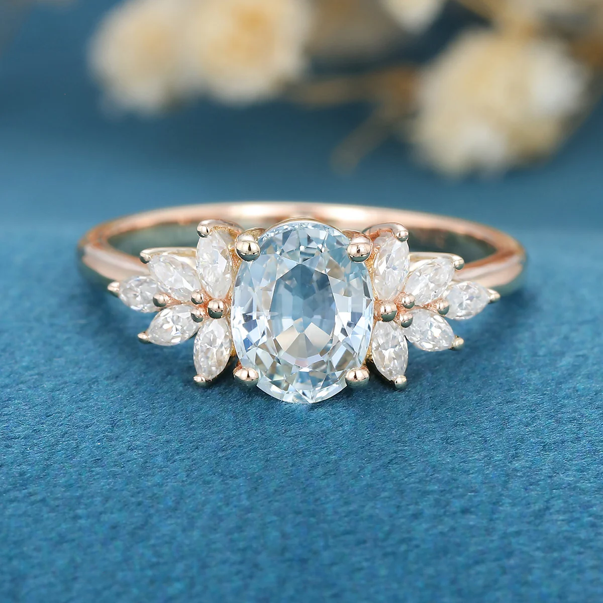 Oval cut Aquamarine Cluster Engagement ring - Image 9
