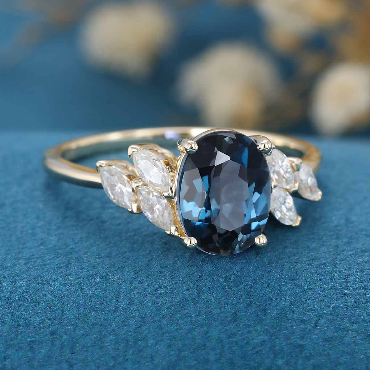Oval cut  London Blue Topaz Cluster Engagement ring - Image 4