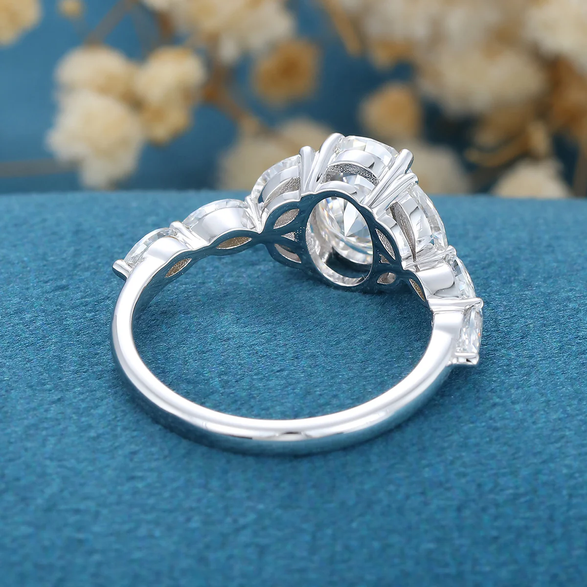Oval cut Moissanite Cluster Engagement ring - Image 6