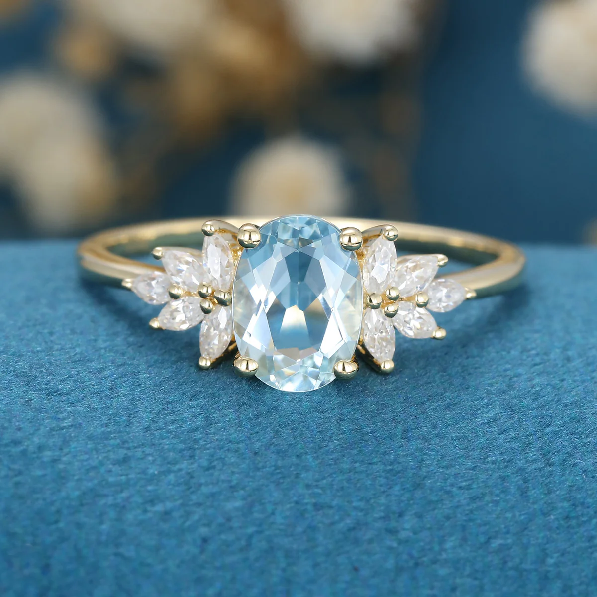 Oval cut Moonstone Cluster Engagement ring - Image 4