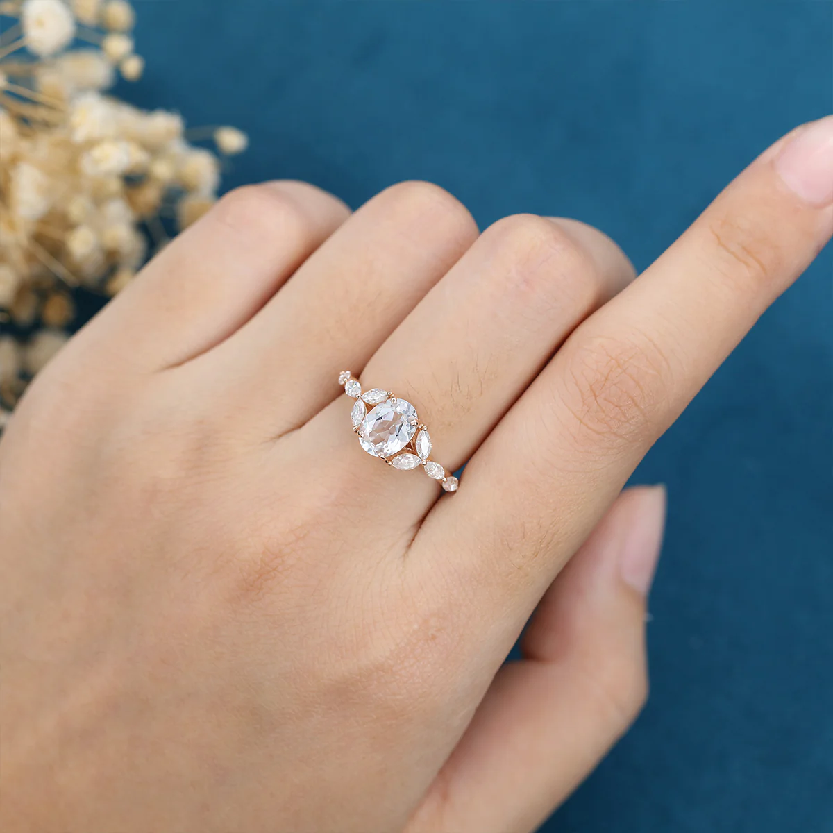 Oval cut White sapphire Cluster Engagement ring - Image 3