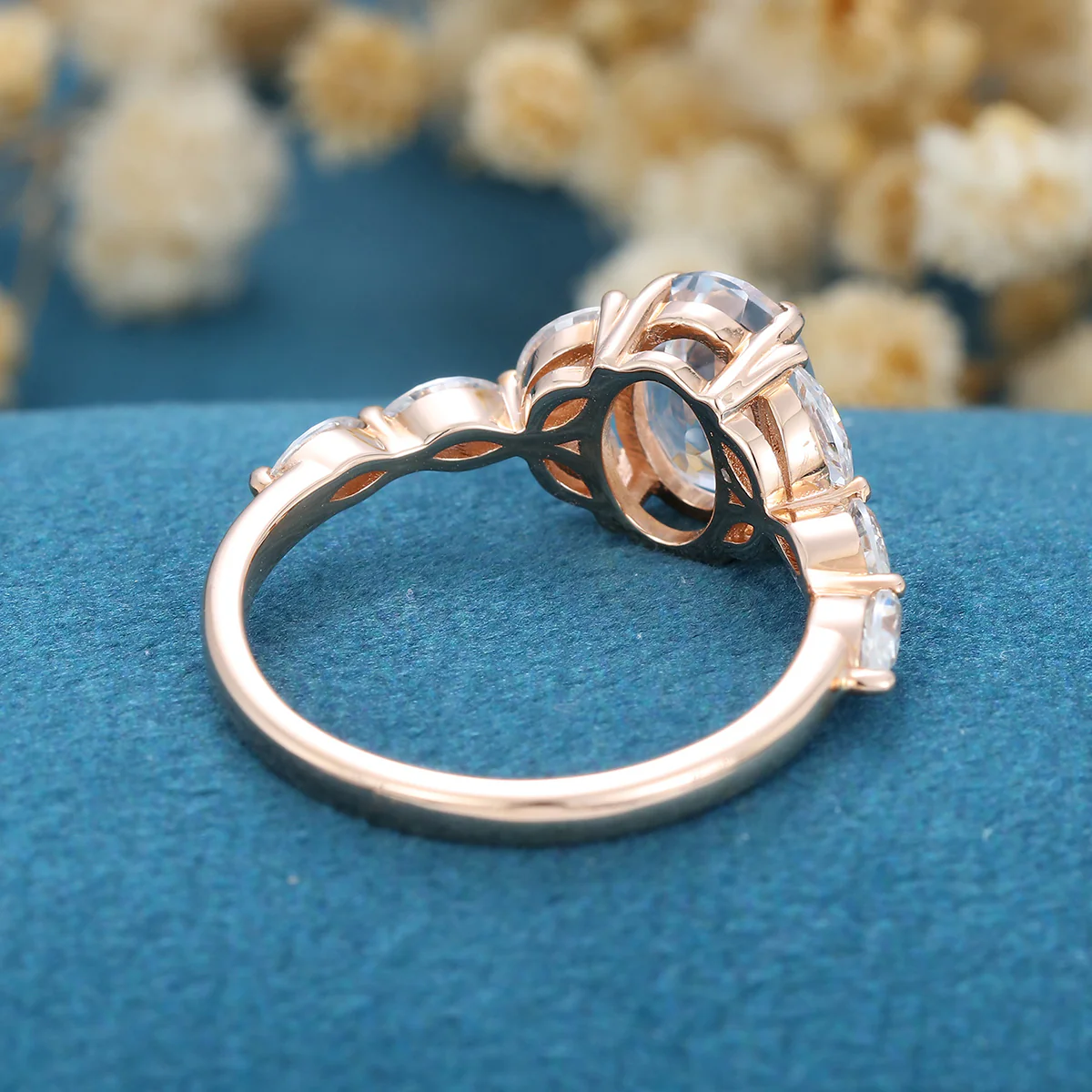 Oval cut White sapphire Cluster Engagement ring - Image 6
