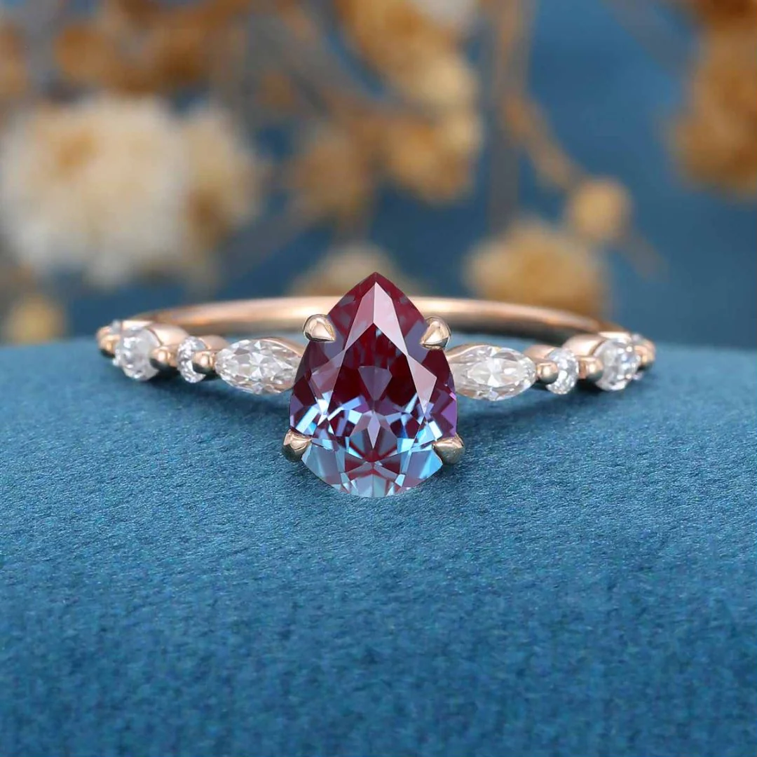 Pear cut Lab Alexandrite | Diamond Engagement ring - Image 7