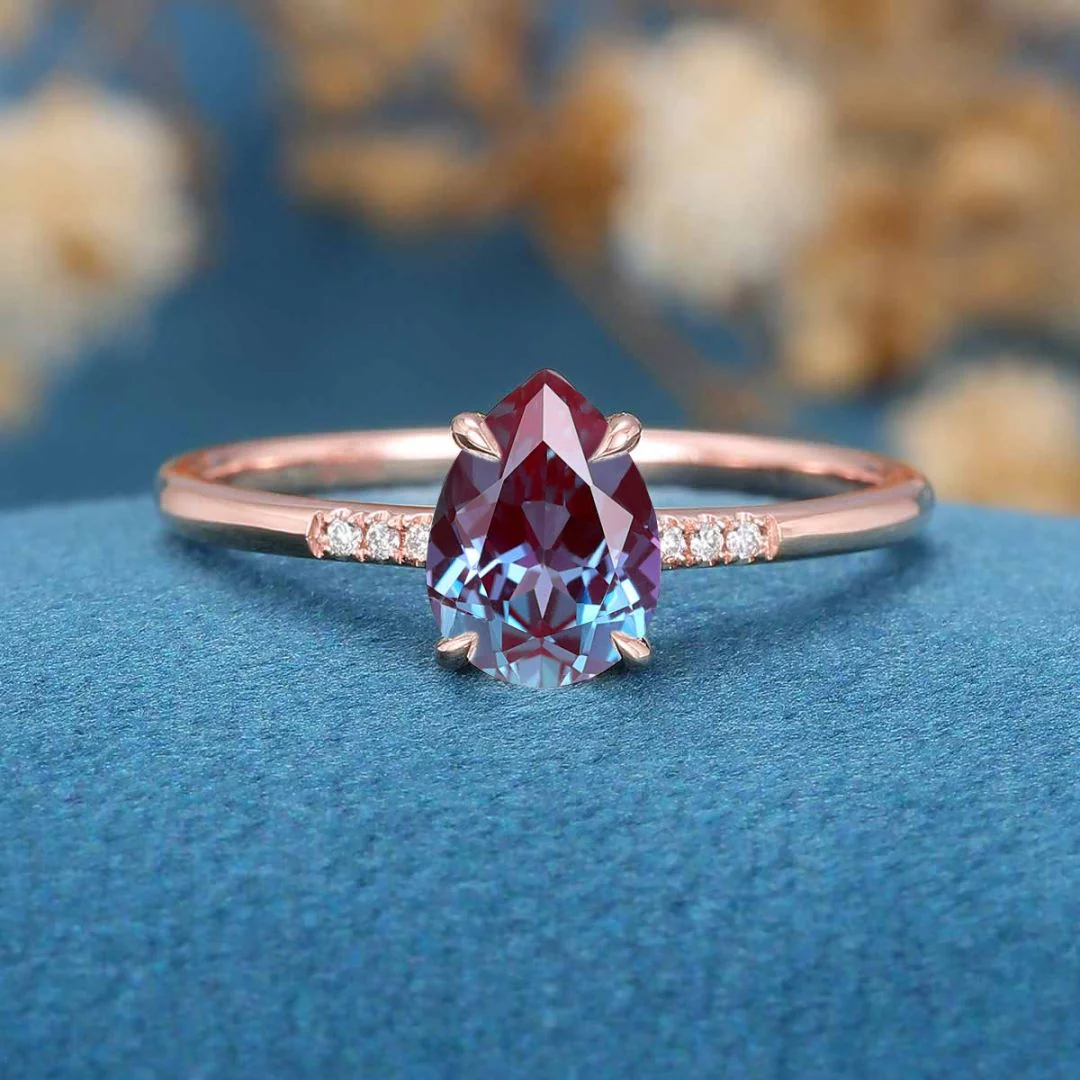 Pear cut Lab Alexandrite | Diamond Engagement ring - Image 8