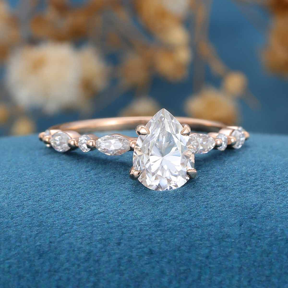 Pear cut Moissanite Engagement ring - Image 2
