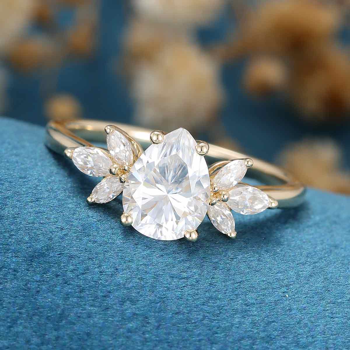 Pear cut Moissanite Engagement ring - Image 4