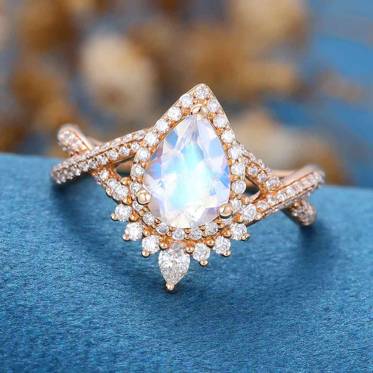 Pear cut Moonstone Solid Gold Engagement Ring - Image 4