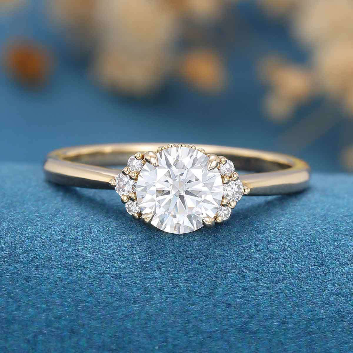 Round cut Moissanite Engagement ring - Image 10