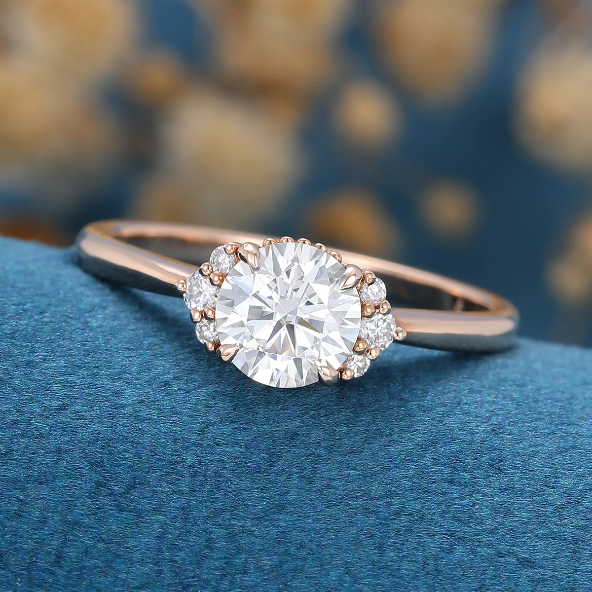 Round cut Moissanite Engagement ring - Image 5