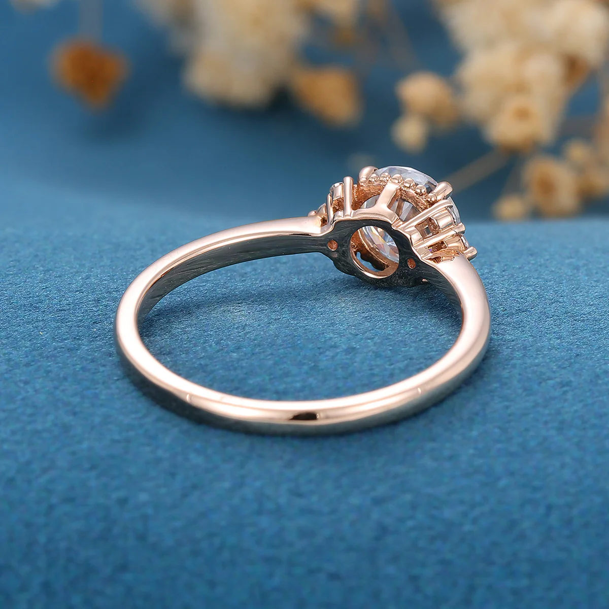 Round cut Moissanite Engagement ring - Image 6