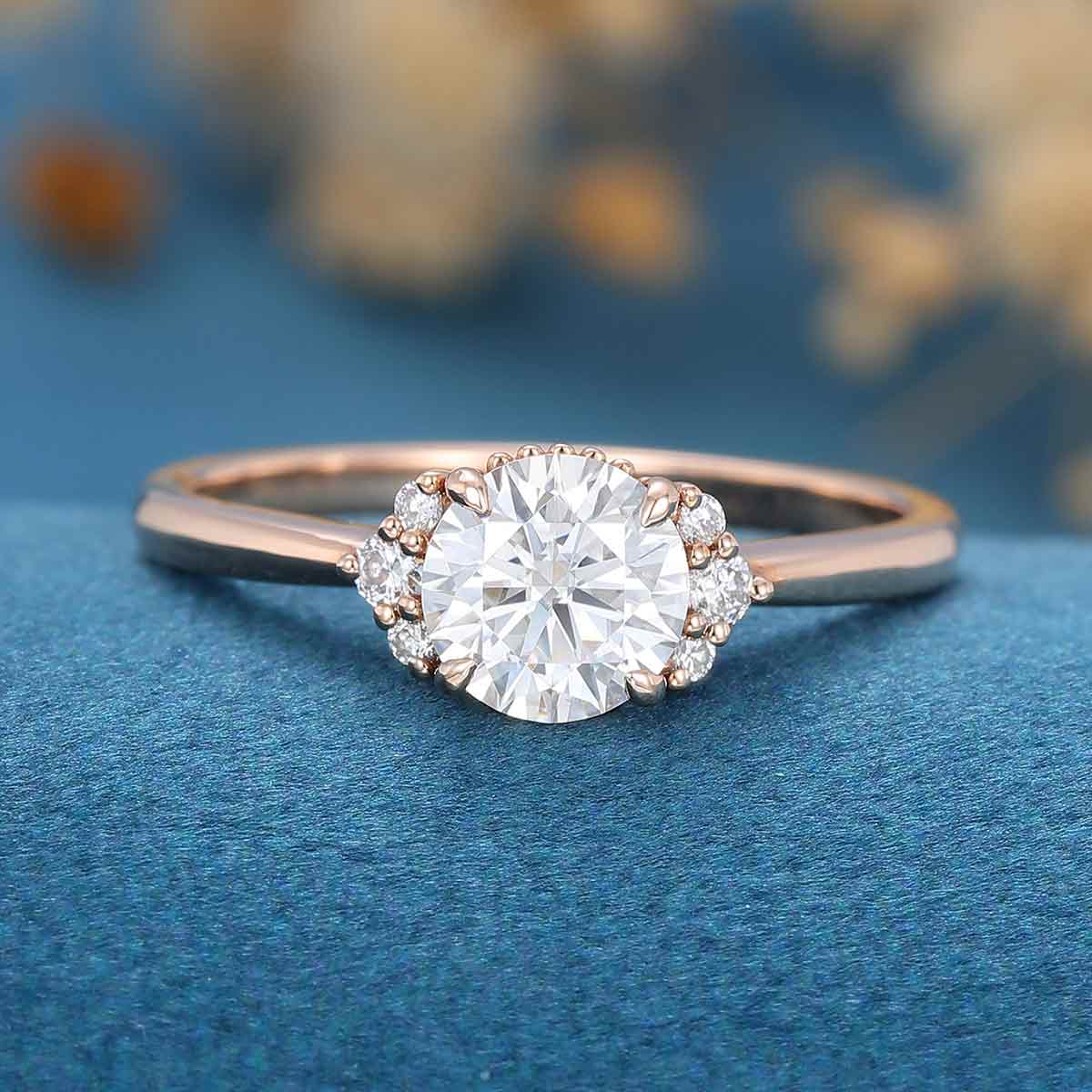 Round cut Moissanite Engagement ring - Image 7