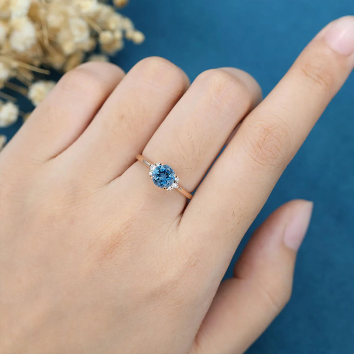 1.0Carat Round cut London Blue Topaz Engagement ring - Image 3