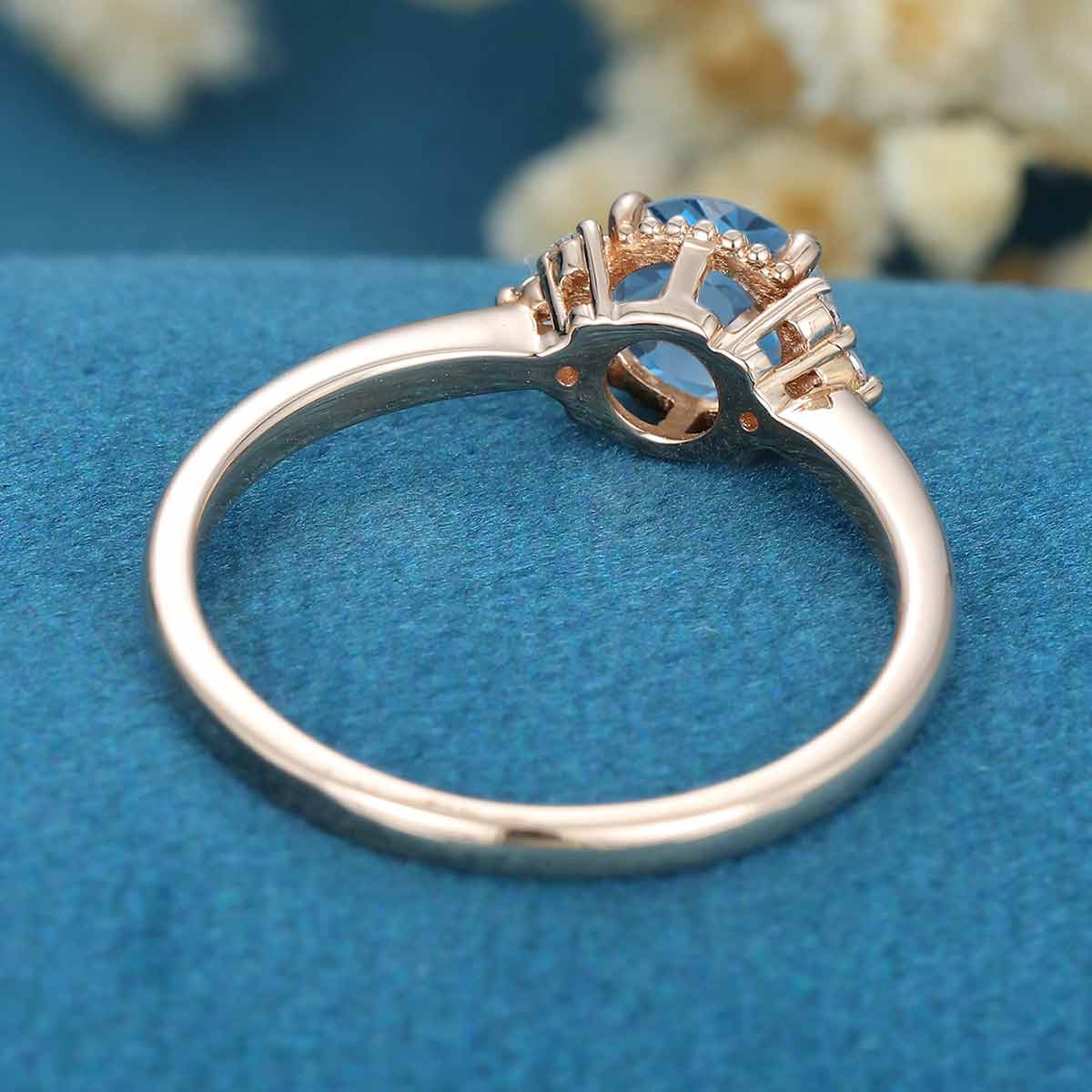 1.0Carat Round cut London Blue Topaz Engagement ring - Image 6