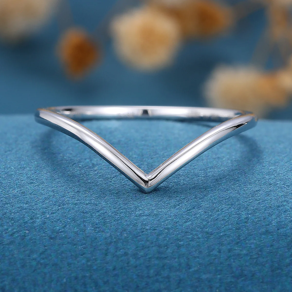 Simple gold Curved Wedding Band Ring - Image 3