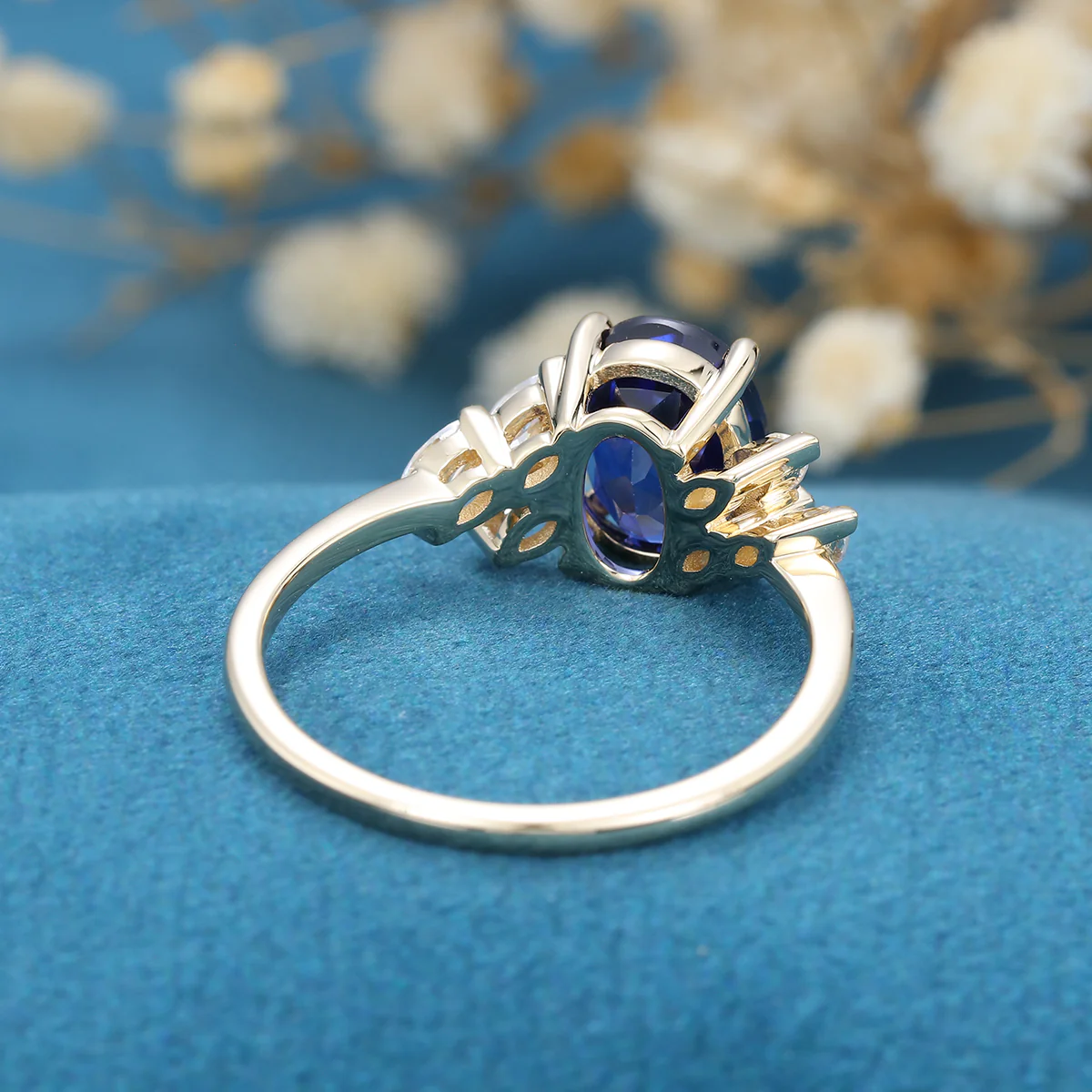Oval Corn flower sapphire Engagement ring - Image 6